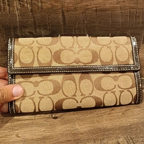 Coach Hand Pouch Used. Condition 9:10 FIX RATE NO BARGAINS!!! - Picture 2 of 8